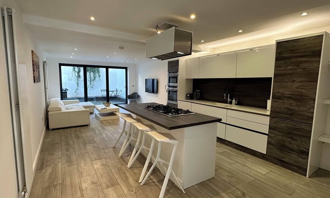 Leamington Spa House | Spacious 4 Bedroom Town House
