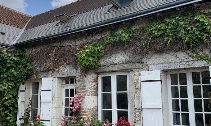 Monteaux Cottage | Spacious Gîte, Beautiful Grounds, Services and Heated Pool