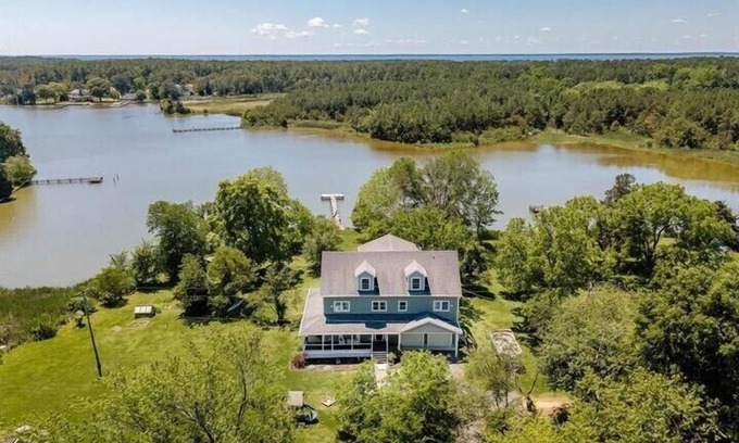 Point Lookout House | Spacious Gorgeous Waterfront Home With Sunset View