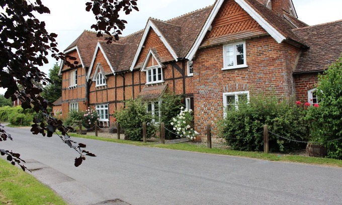 Didcot Apartment | Spacious Grade 2 Listed 2 bedroom apartment in South Oxfordshire village