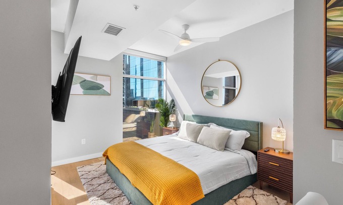 The Gulch Apartment | Spacious High-Rise Studio On Broadway - WiFi, Utilities, In-Unit WD included.