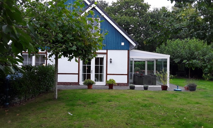 Susteren House | Spacious holiday villa for 13 people - your pet is also welcome!