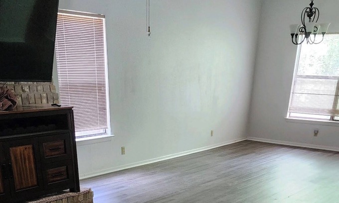 Universal City House | Spacious home in great neighborhood