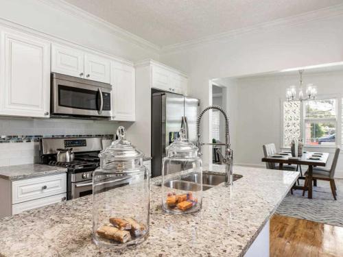 Pittsburgh House | Spacious Home Near Zoo Atlanta l Sleeps 12 Includ