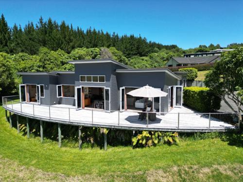 Acacia Bay House | Spacious Home with a Lake View