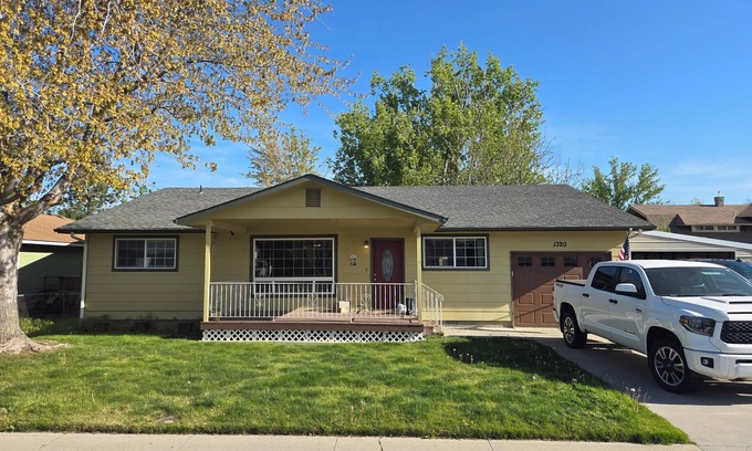 Emmett House | spacious home with huge kitchen in the heart of Emmett kid friendly