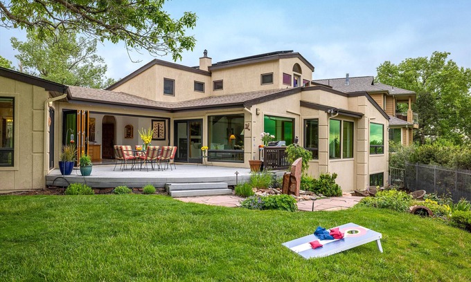 Wonderland Lake House | Spacious Home with Stunning Mountain Views, 10-min to Downtown