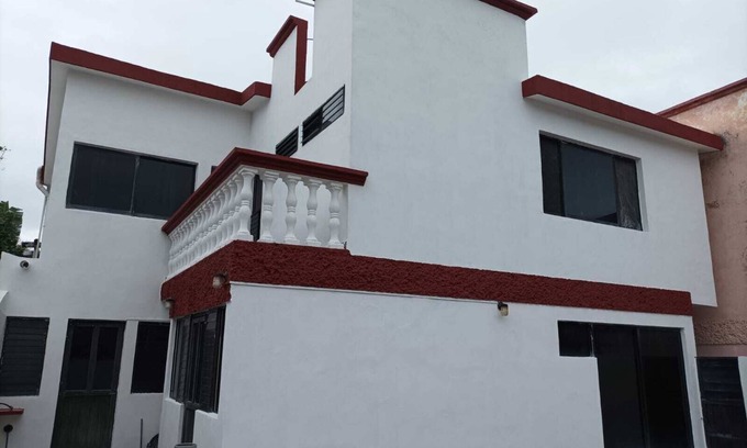 Coatzacoalcos House | Spacious house for 10, air conditioning and roku tv in each bedroom