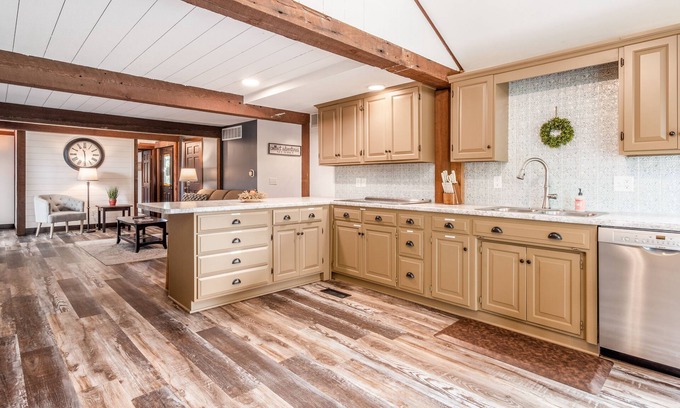 Cambridge House | Spacious House minutes from the Wilds & AEP Public Hunting w/hot tub & fireplace