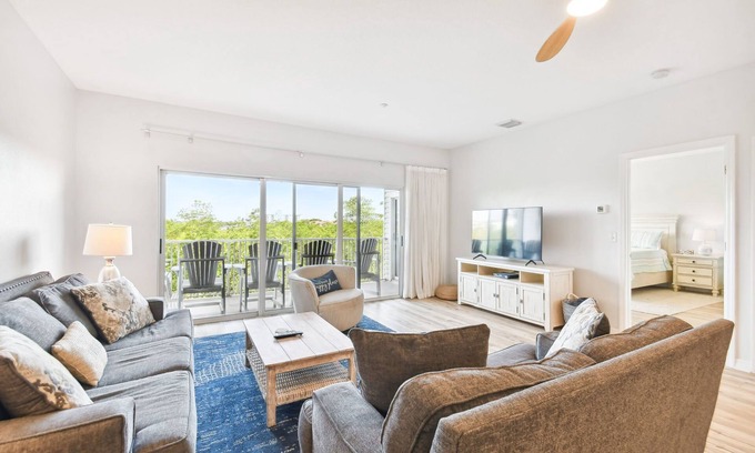 Indian Shores Condo | Spacious Intracoastal Condo - 3 min walk to the beach!