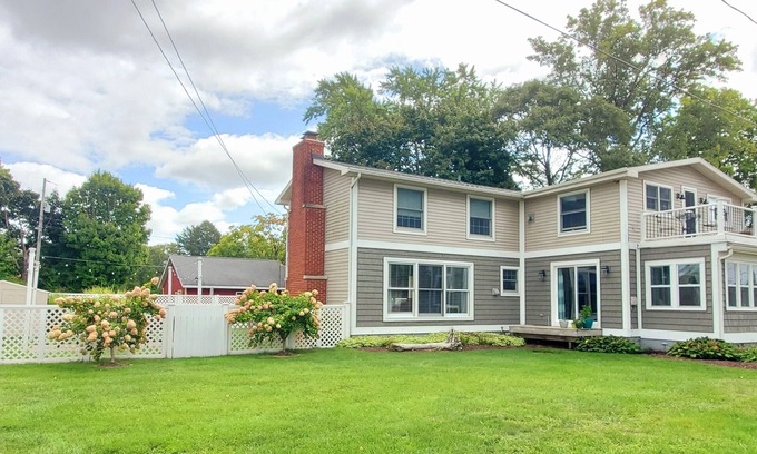 Ferrysburg House | Spacious lakeview home within minutes of beaches, state parks and shopping.