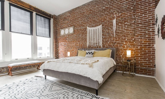 River Market Apartment | Spacious loft in the heart of KC’s River Market with walkable access to shops, dining, and the streetcar. Features a king bed, full kitchen, smart TV, in-unit laundry, gym access, and a game room. Free street parking or private lot available for fee.