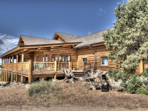 Rincon Ridge House | Spacious Log Cabin Rental Perfect for Large Groups in Durango, Colorado