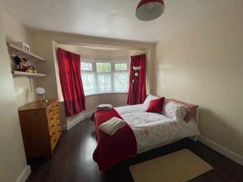 Loxford Apartment | Spacious London House with Parking