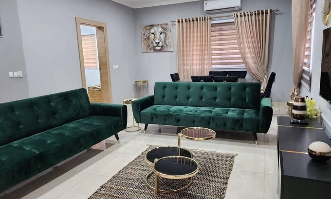 Tema House | Spacious Luxury 3Bed Hse in Tema - Netflix, Wi-fi