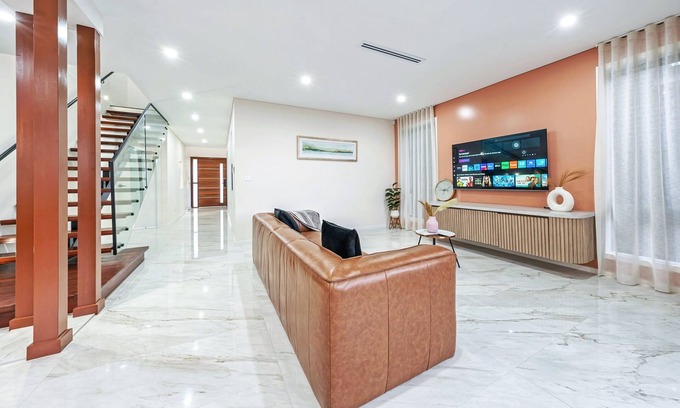 Quakers Hill House | Spacious & Luxury 4Bed Room Retreat Near Station