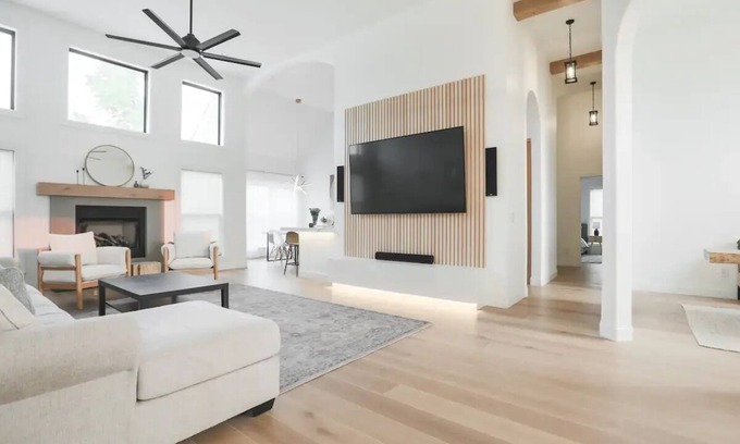 Drake Forest House | Spacious Luxury Staynn