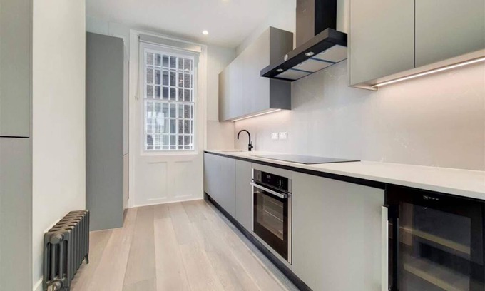 Carnaby Apartment | Spacious Maisonette Townhouse in the heart of Soho