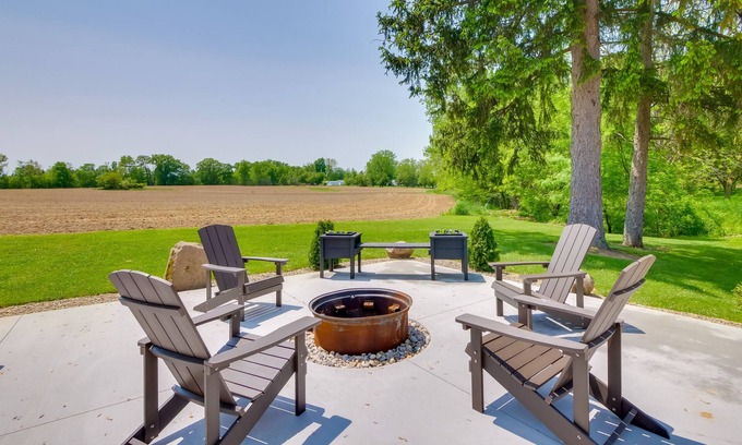 Massillon Cabin | Spacious Massillon Log Cabin w/Fire Pit!