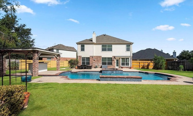 Louetta House | Spacious Mid Term Family Home with Heated pool And Hot Tub.