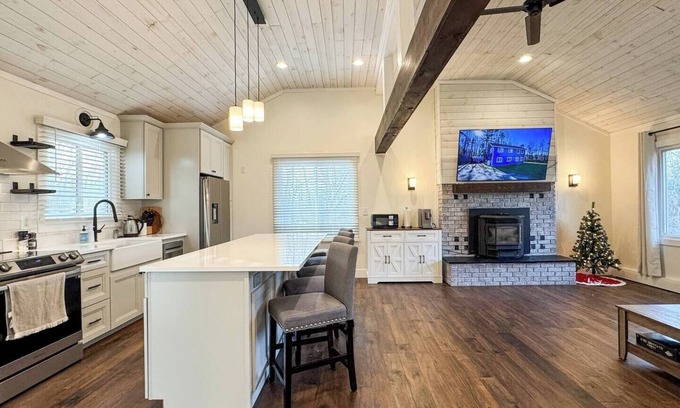 East Haven Rutland County House | Spacious Mountain Retreat–Near Killington & Downtown