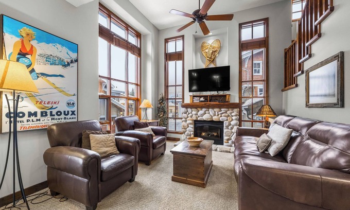 Sun Peaks House | Spacious multi level 3 bedroom + den townhouse, close to Morrisey lift