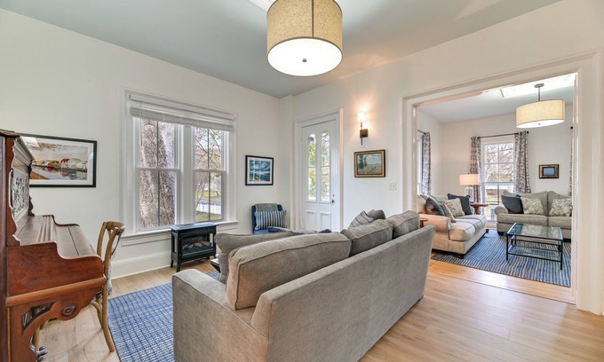 Naples Cottage | Spacious Naples Vacation Rental w/Private Hot Tub