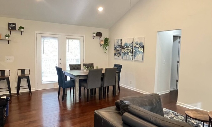 Nashville House | SPACIOUS Newly Renovated Pet Friendly Home Minutes to Downtown, Airport and More