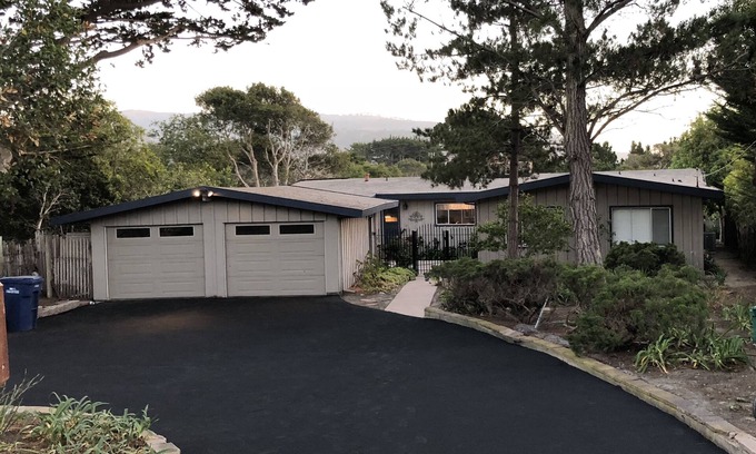 Hatton Fields House | Spacious Ocean View Single Level Mid-Century Secluded Home