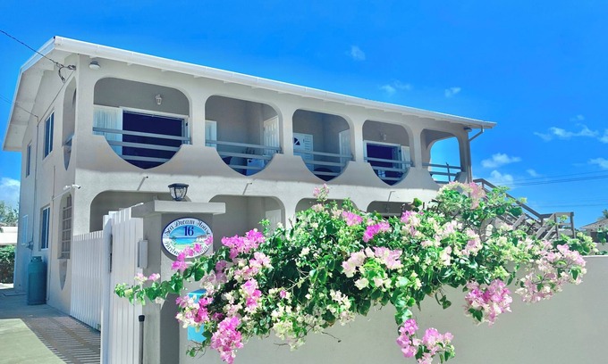 Oistins Villa | Spacious Oceanview One Bedroom Apartment