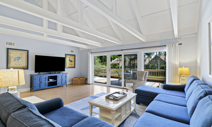 Palmetto Dunes Condo | Spacious Palmetto Dunes Condo, Sunny Deck, View of Lagoon, Complex Pool