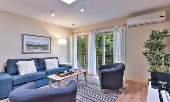 University South Apartment | Spacious Palo Alto 2BR w/Laundry, nr Shopping Center, by Blueground