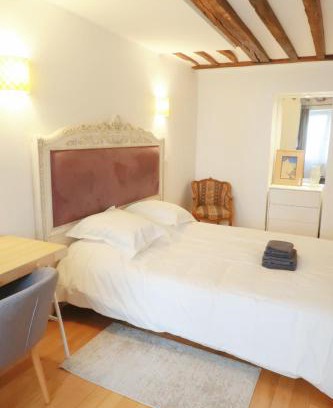Quartier de la Place-Vendome Apartment | Spacious Parisian Flat Louvre Steps Eiffel Tower Access