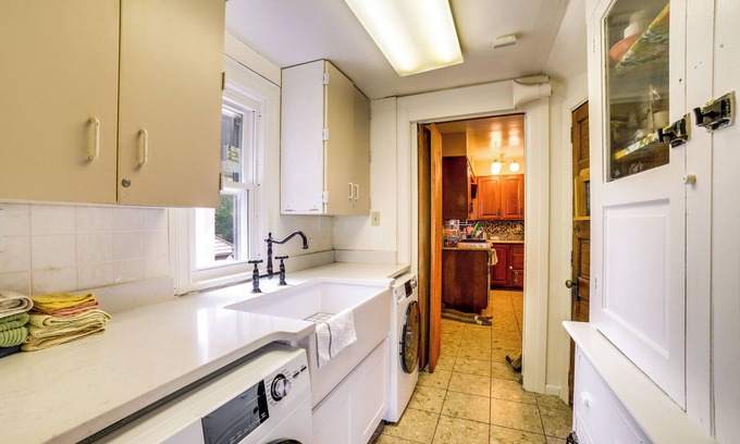Wilkinsburg Cottage | Spacious Pittsburgh Rental: Walk to Frick Park!