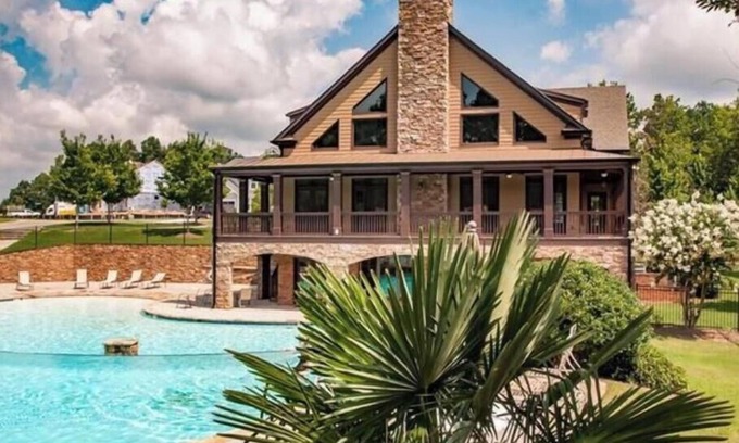 Braselton House | Spacious & private 4-bedroom home in the beautiful Manor homes of Chateau Elan!
