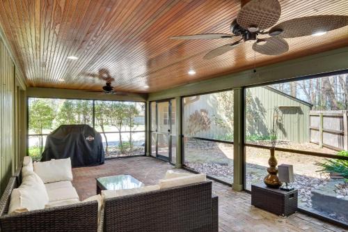 Harrods Creek House | Spacious Prospect Cottage with Deck and Scenic Views