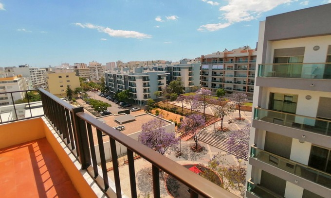 Faro Apartment | Spacious, Refurbished apartment with internet in Faro