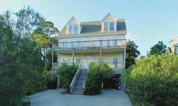 Folly Beach House | Spacious Relaxing Marsh Retreat with plunge pool & hot tub ! Great location!