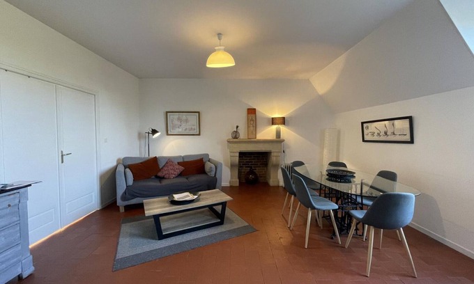 Trevol Cottage | Spacious Renovated Apartment in Castle Grounds with Garden, WiFi, and Pet-Friendly