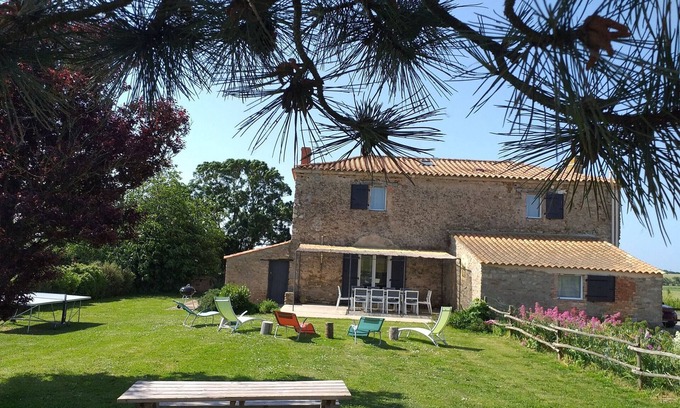 Le Bernard Cottage | Spacious Renovated Farmhouse with Private Garden, Near Beaches, Surf, and Adventure Parks