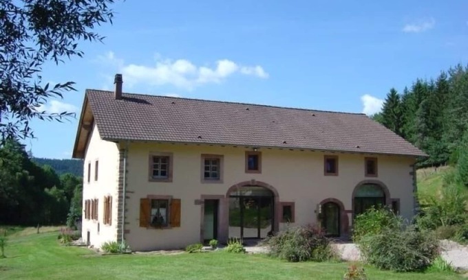 Taintrux Cottage | Spacious Renovated Farmhouse with Large Garden, Near Hiking Trails & Ski Resort