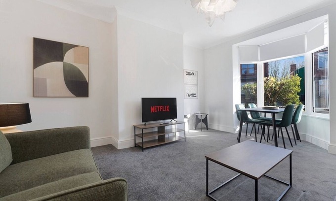 Tudhoe House | Spacious Retreat at Durham Road