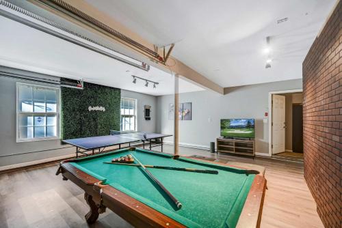 Blakeslee House | Spacious Retreat - Outdoor Oasis Games and more