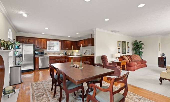 Jeffersonville - Clarksville House | Spacious Retreat 3BR, 3.5BA Home in Golf Community