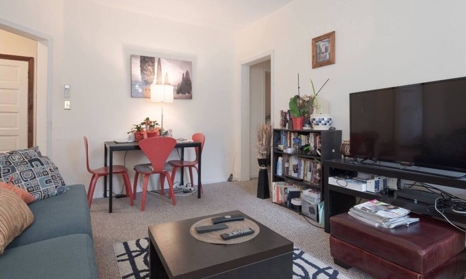 Roland Park Apartment | Spacious Roland Park Apt near Hopkins