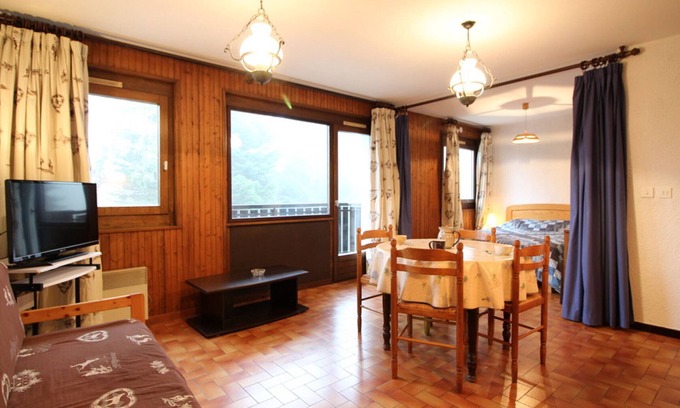 Les Carroz-d'Araches Apartment | Spacious studio 4 ppl, double bed, slopes, parking