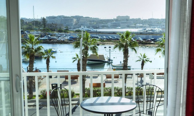 Gzira Apartment | Spacious seafront 2 bedrooms with hot tub GOGZR-5