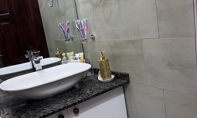 Kireka House | Spacious Self Contained Serviced Room with Breakfast In Kira