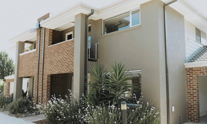Bendigo House | Spacious Stay On Shamrock, Bendigo