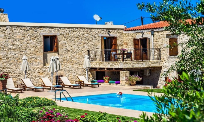 Margarites Villa | Spacious stonebuilt villa in a tranquil setting!